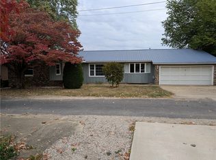 205 Sycamore Rd, Paris, IL 61944