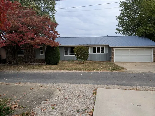 205 Sycamore Rd, Paris, IL 61944