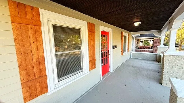 2 bed, 1.0 bath, 1168 sqft, $1,275 — Photo 2