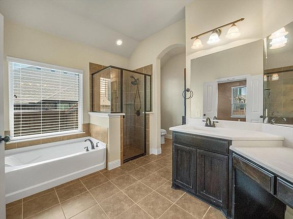 5th image of 3821 Hyde Park Dr