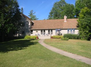 6016 Pine Lake Club Dr, Charlevoix, MI 49720