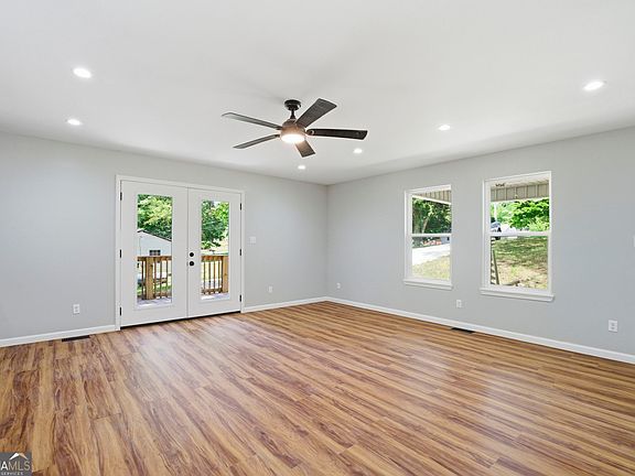 4th image of 55 Reece St