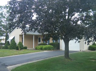 31 Ardmore St, Manchester Township, NJ 08759