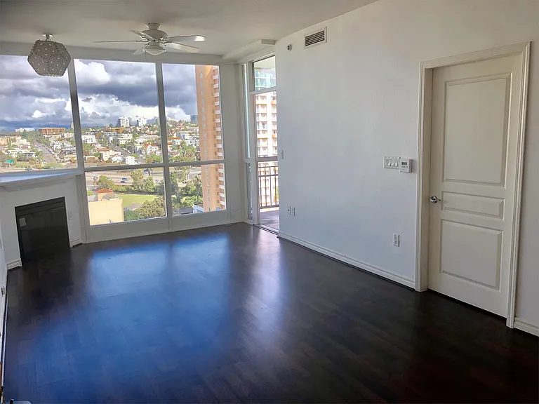 300 W Beech St #1506-1 — Photo 8