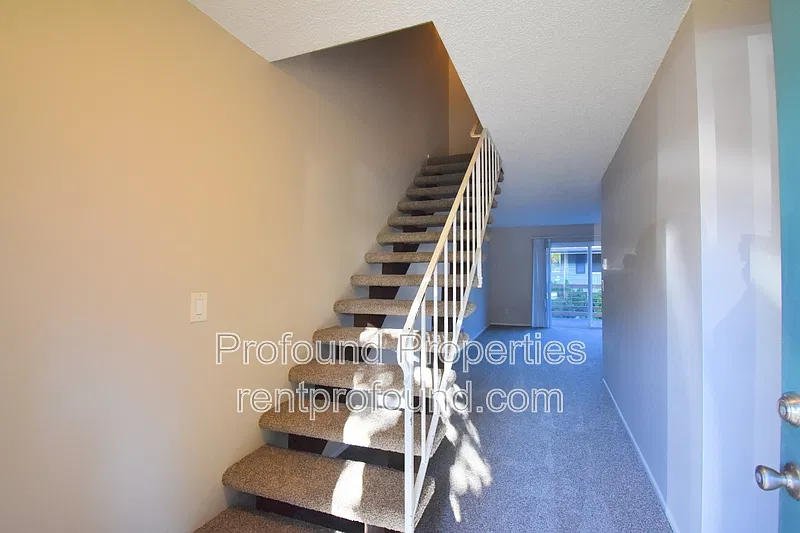2 bed, 1.5 bath, 1010 sqft, $1,695 — Photo 3