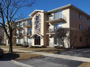8830 S Mobile Ave #302, Oak Lawn, IL 60453