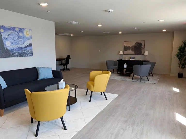 Gorgeous 1 bed/1 bath Apartments ~ LA City Section 8 Voucher Accepted! — Photo 17