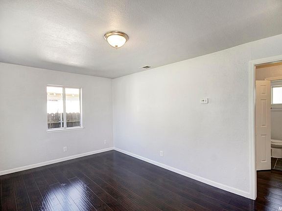 3rd image of 3944 Mahogany St