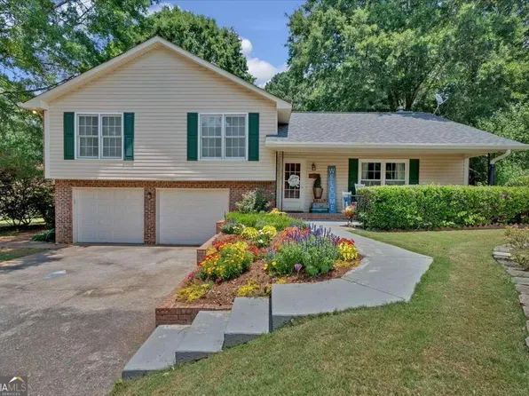 11 Greystone Ln NW, Cartersville, GA 30121