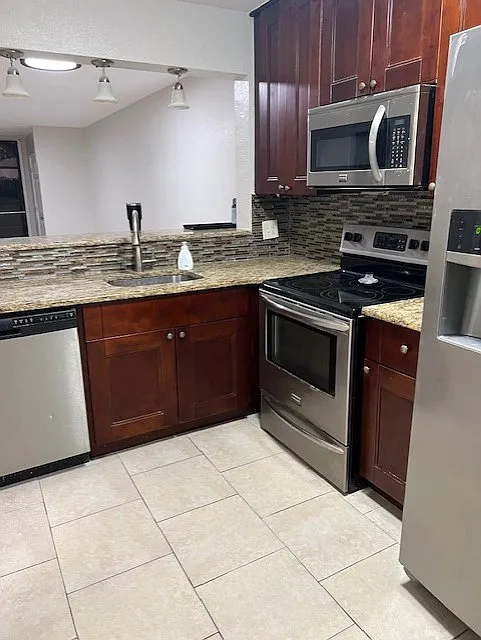 2 bed, 1104 sqft, $2,000 — Photo 4