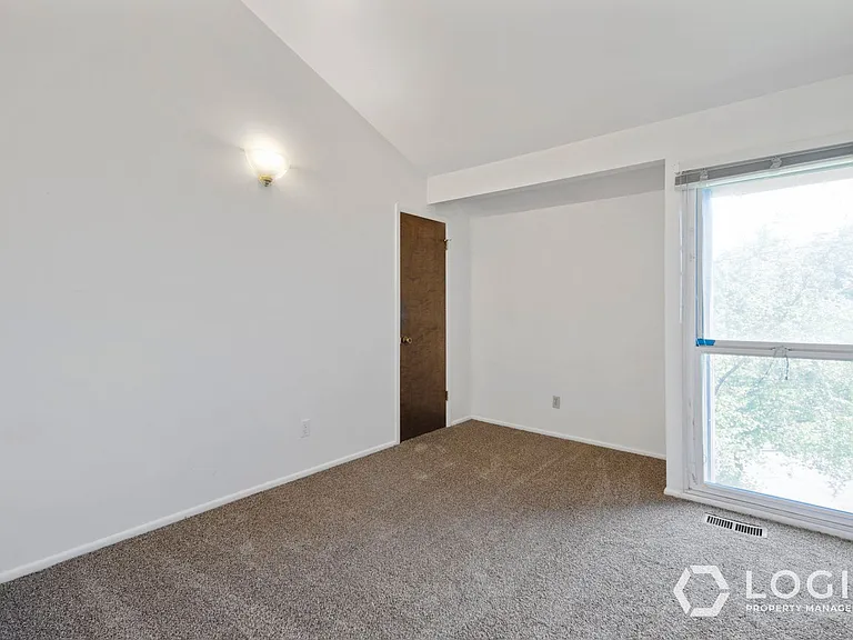 1815 E Woodside Dr #B — Photo 17