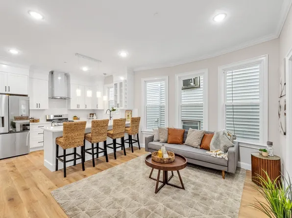 13 Monmouth St APT 3, Boston, MA 02128