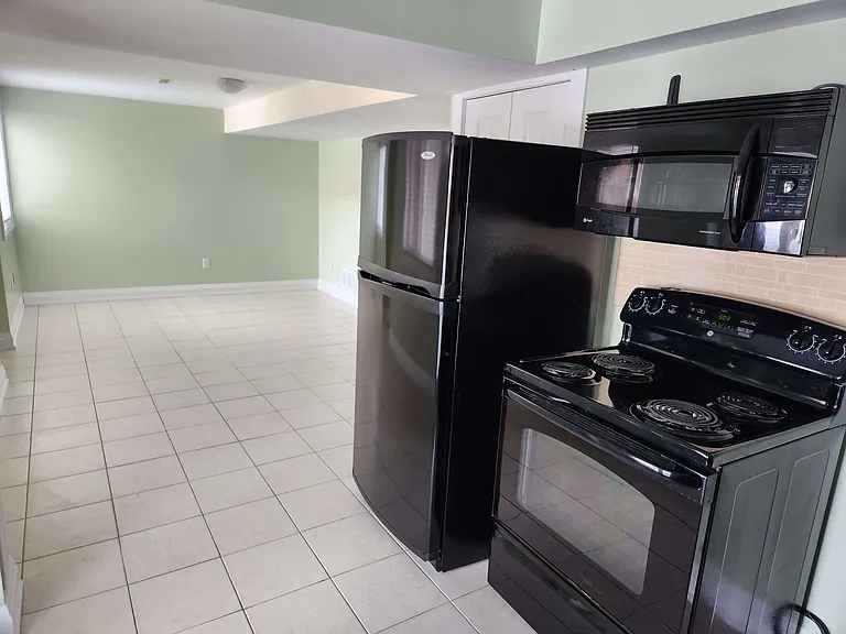 103 Sun King Cres #BASEMENT — Photo 3