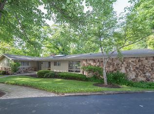 1190 E Westleigh Rd, Lake Forest, IL 60045