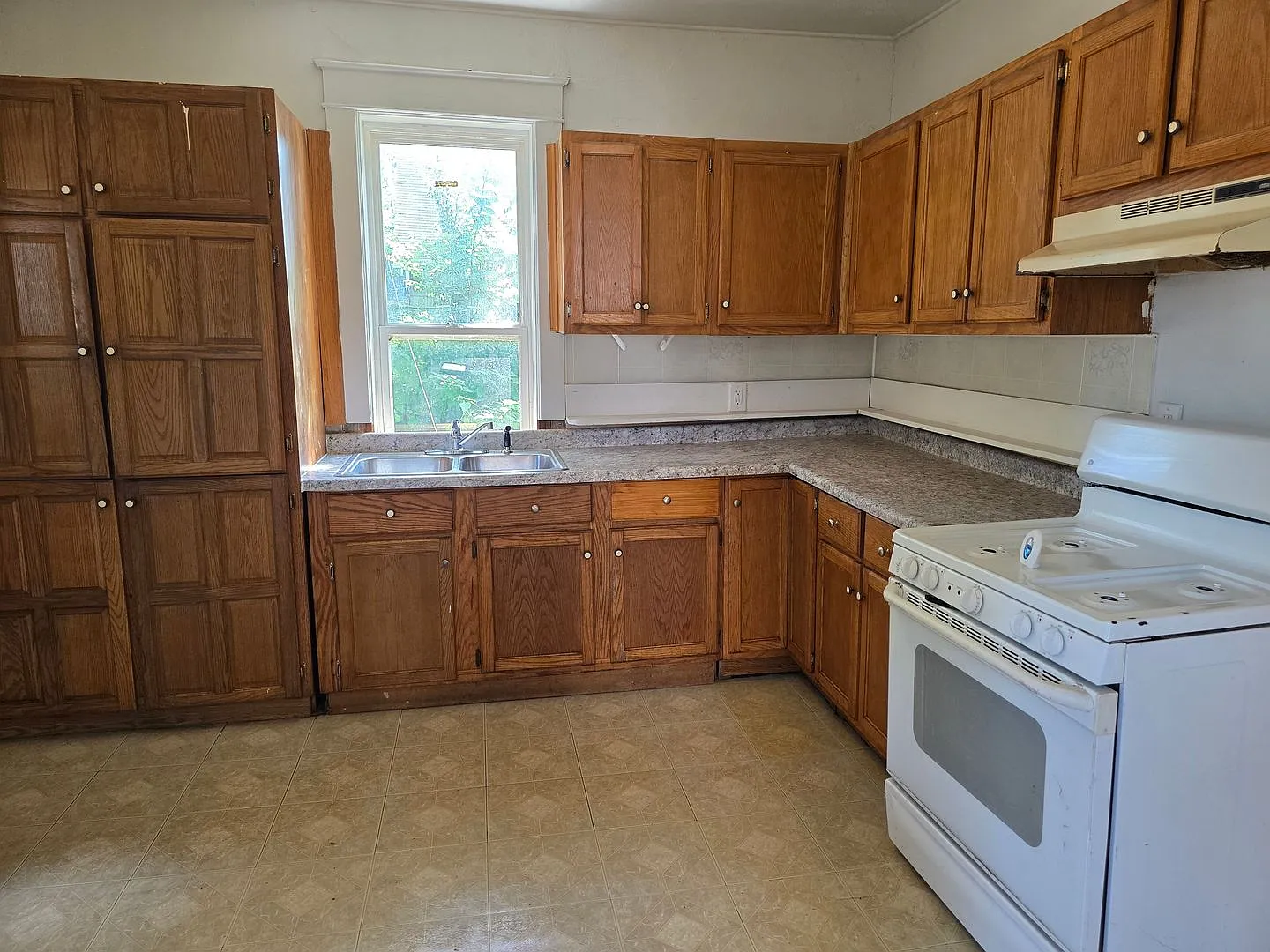 3-Bedroom, 1-Bathroom Home RSVP Code Certified Accepting Section 8 — Photo 2