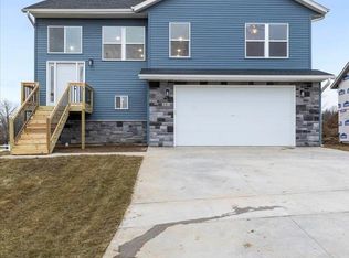 3104 Linden Ln, Muscatine, IA 52761