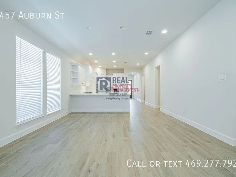 2457 Auburn St — Photo 7