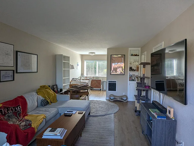 515 E Arrellaga St #4 — Photo 3