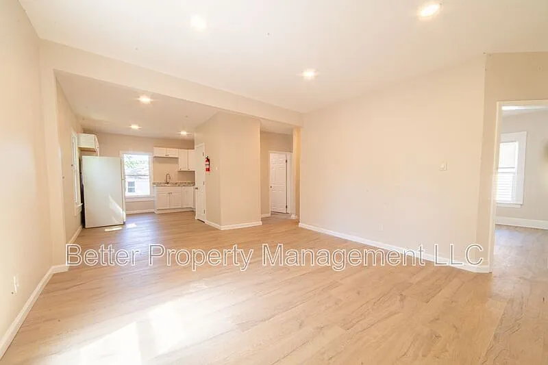 3 bed, 1.0 bath, $2,000 — Photo 4