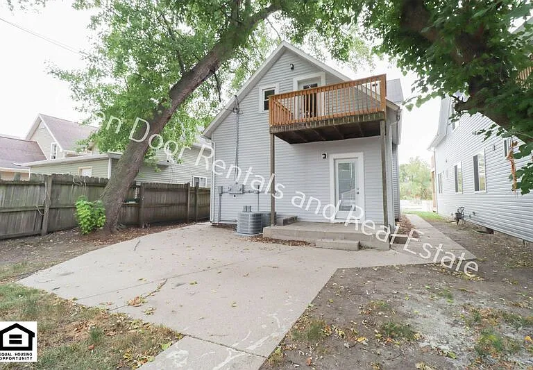 1315 1/2 Wall St — Photo 10