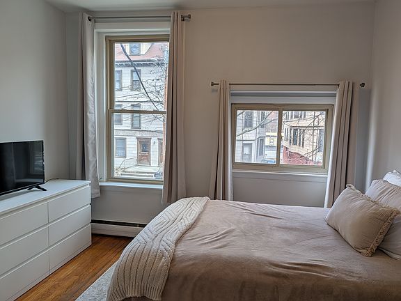 5th image of 15 University Rd APT 25