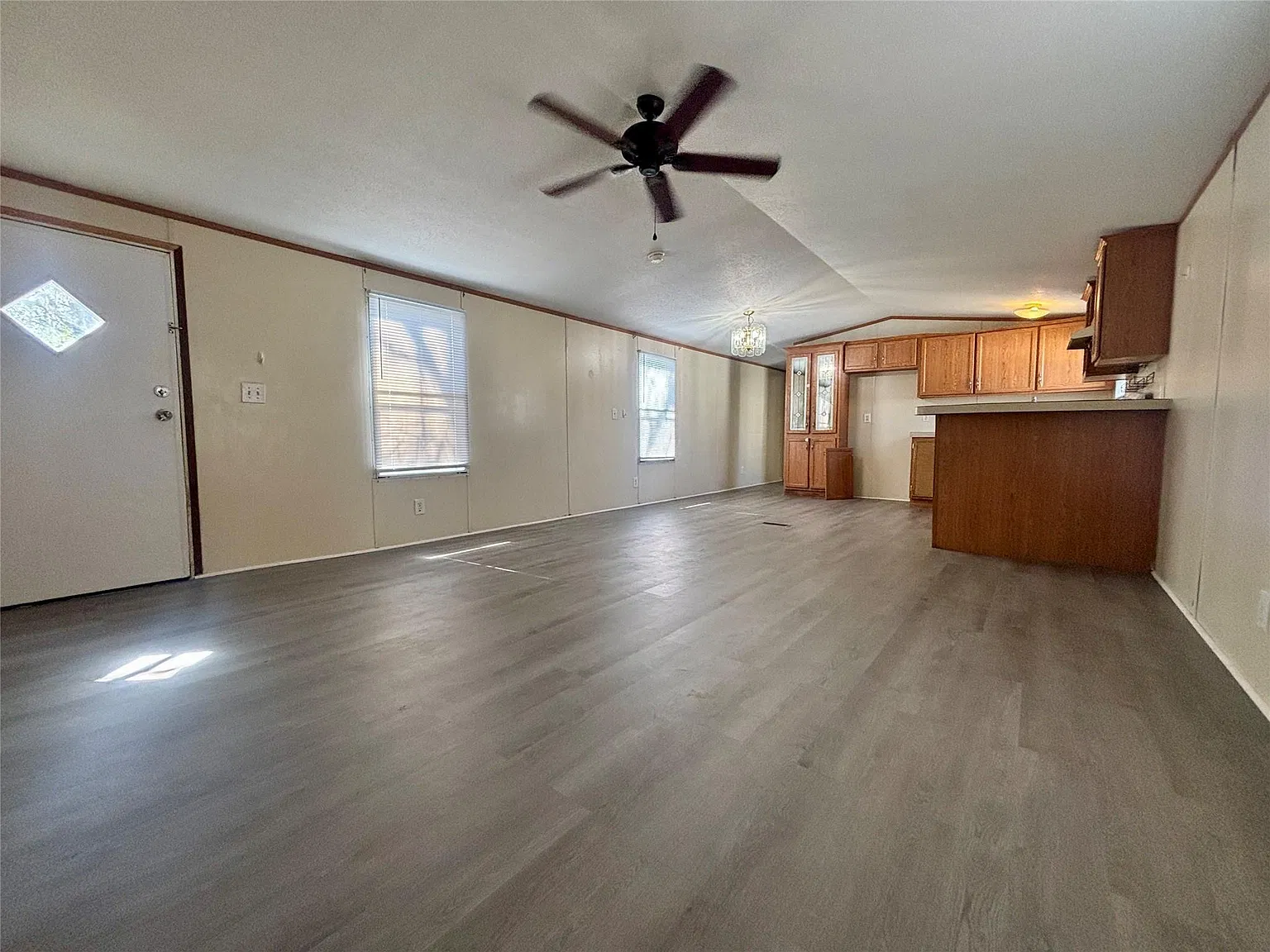 3 bed, 2.0 bath, 1216 sqft, $1,100 — Photo 4