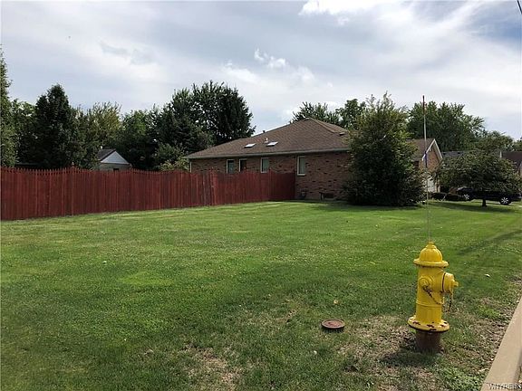 3rd image of 83 Burke Dr