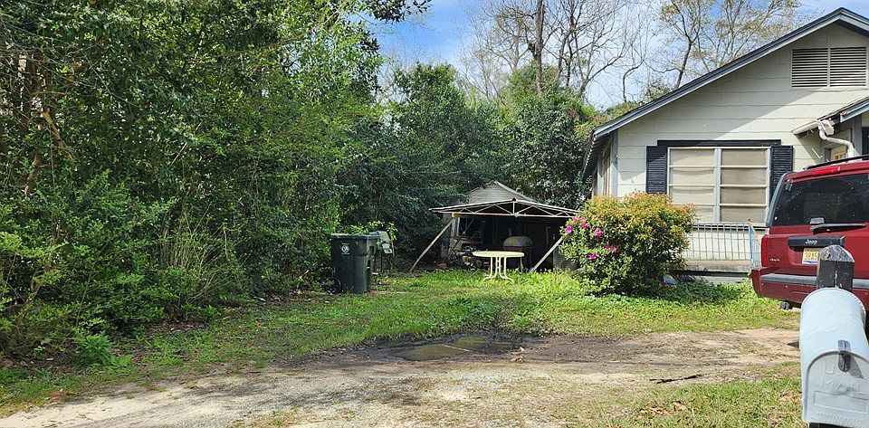 2nd image of 209 Jeff St #2