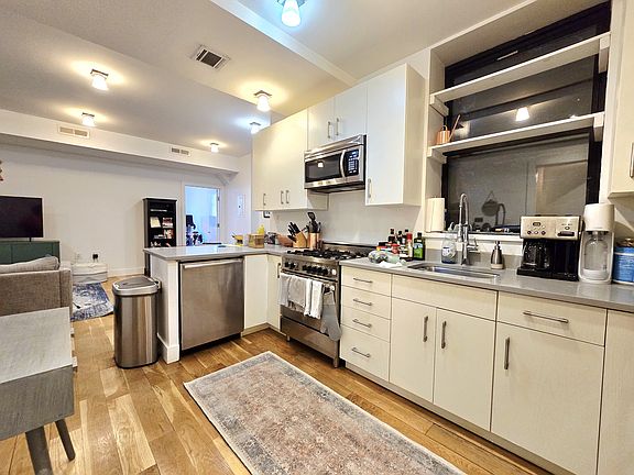 5th image of 184 Joralemon St APT 4A