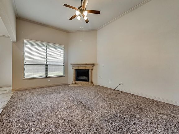 4th image of 821 Lake Meadow Ln