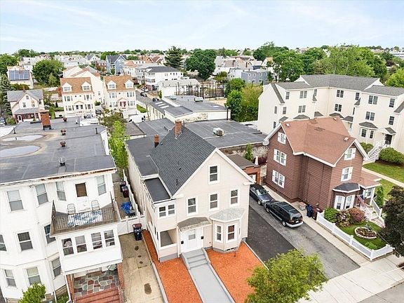 3rd image of 16 Oakes St