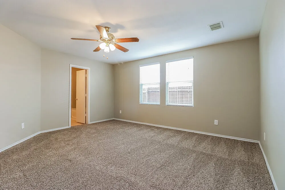 4 bed, 2.0 bath, 2872 sqft, $2,710 — Photo 3