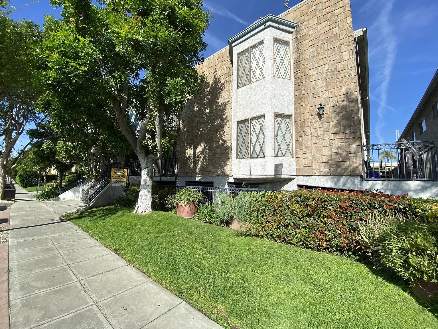 211 West Verdugo — Photo 3