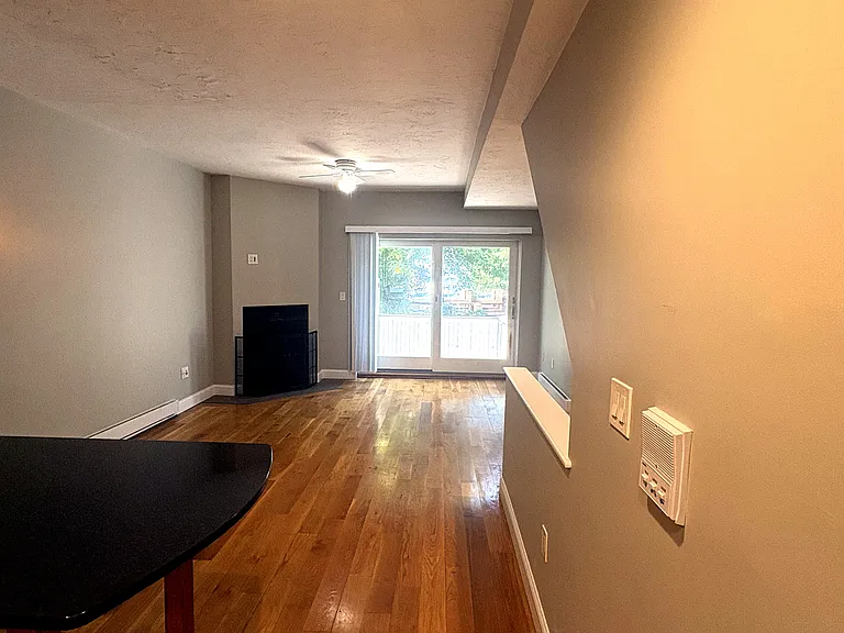 40 Medford St #1A — Photo 4
