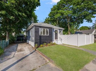 14 Center Ct, Warwick, RI 02889