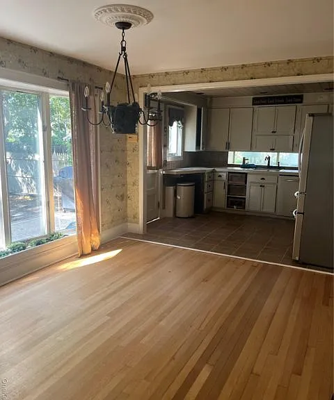 66 Rose Ave — Photo 4