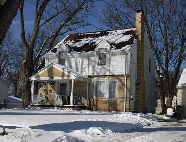 2nd image of 1586 Cascade Rd
