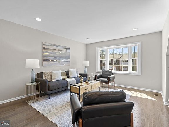 2nd image of 3050 Seminole Rd