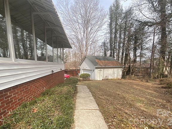 2nd image of 822 Westminster Cir
