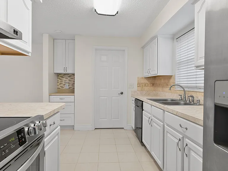 403 Bridgetown Ct — Photo 27