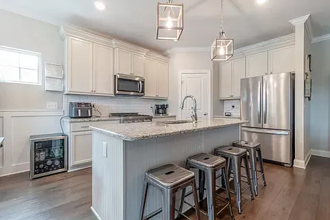 503 Cunningham Ct — Photo 2
