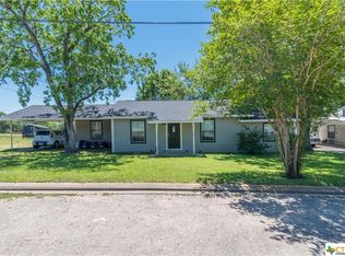 2024 Zint St, Gonzales, TX 78629