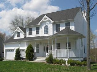 38 Camelot Dr, Warwick, NY 10990