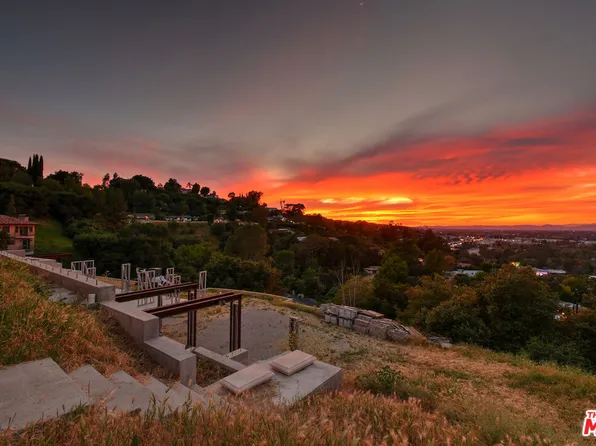 3721 Eureka Dr, Studio City, CA 91604