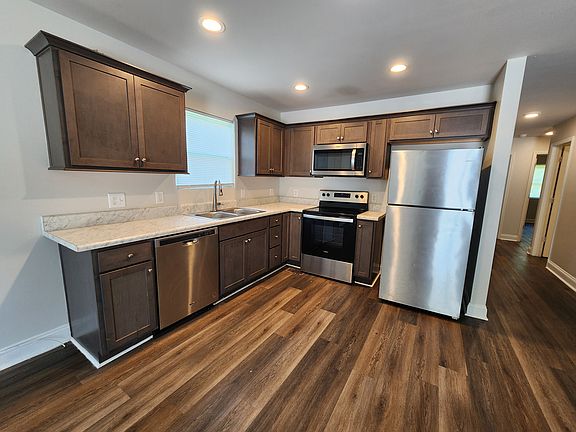 3rd image of 414 White Oak St #A