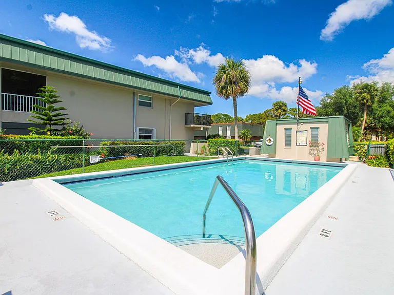 600 Valley Stream Dr #F9 — Photo 7