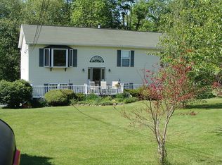 16 Celtic Dr, Wallkill, NY 12589