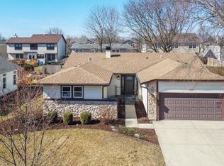 698 Michigan Ln, Elk Grove Village, IL 60007