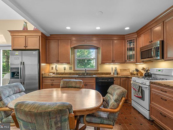 5th image of 17404 Saint Theresa Dr