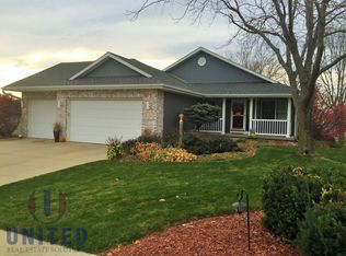 4885 Bradford Ln, Sioux City, IA 51106